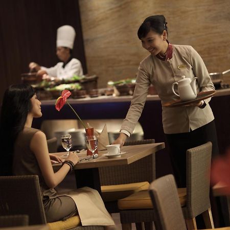 Hotel Santika Pandegiling - Surabaya Restaurant photo