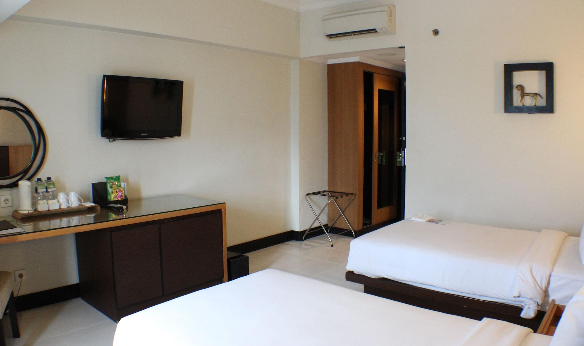 Hotel Santika Pandegiling - Surabaya Exterior photo