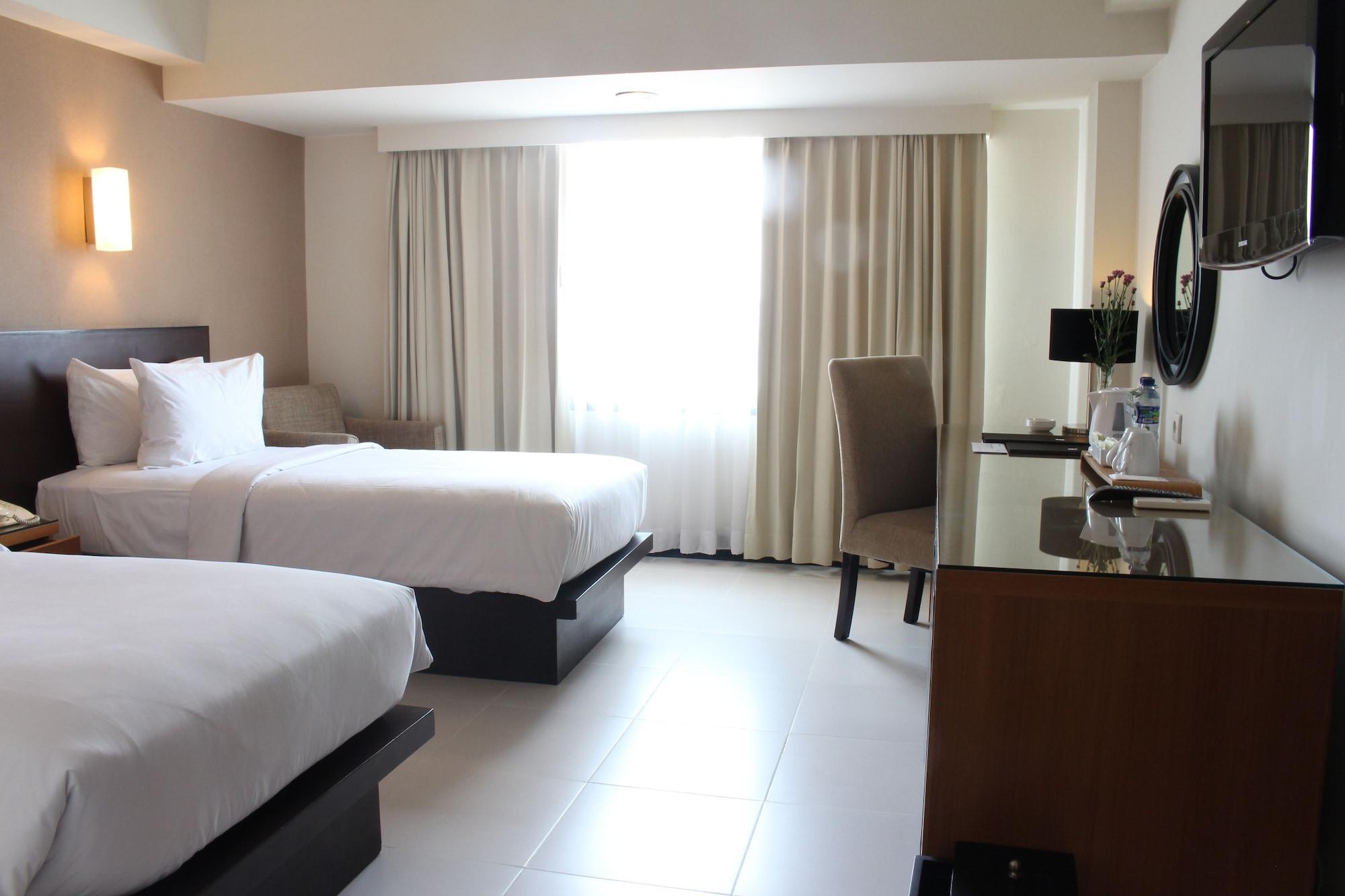 Hotel Santika Pandegiling - Surabaya Exterior photo