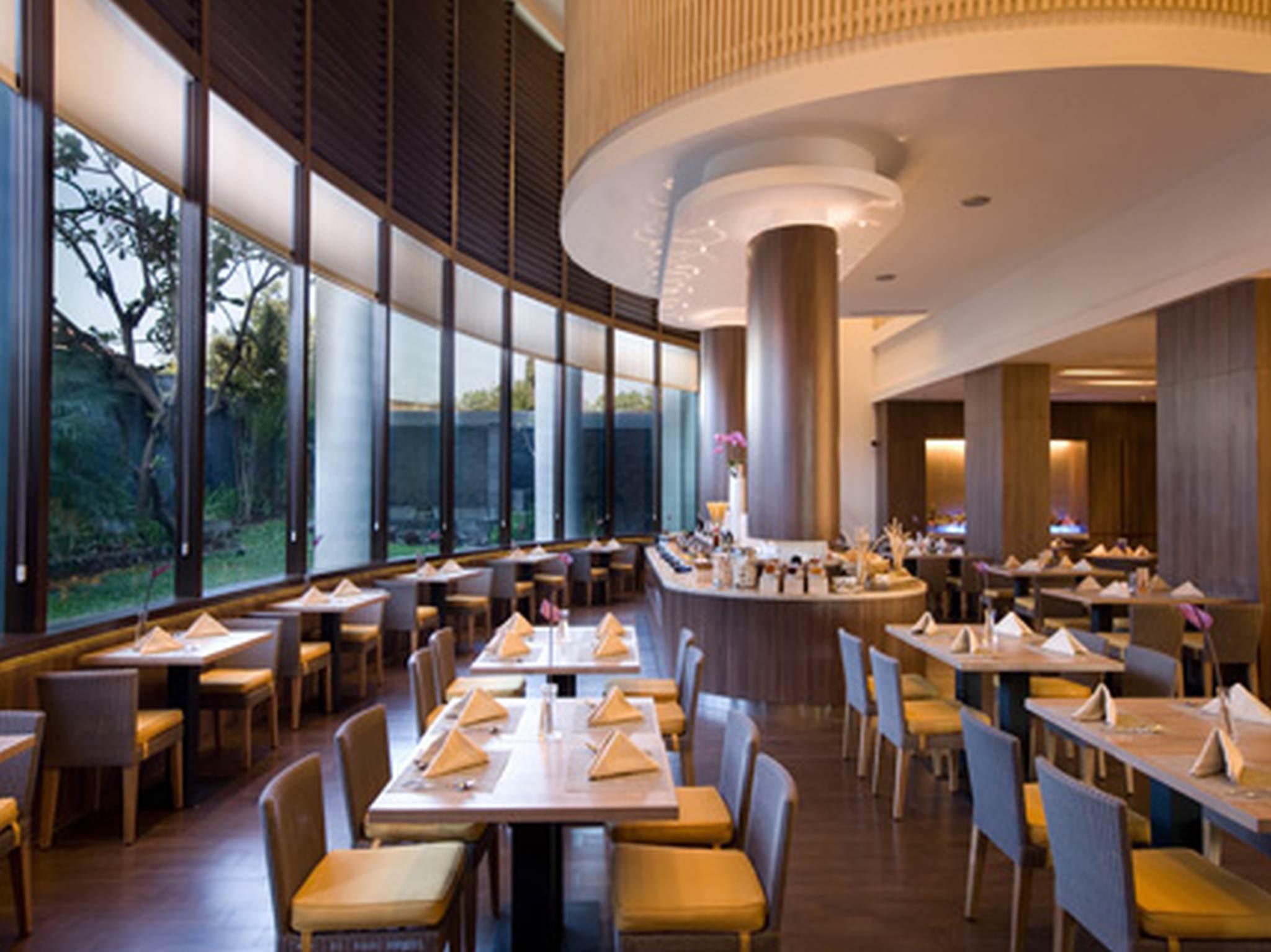 Hotel Santika Pandegiling - Surabaya Exterior photo