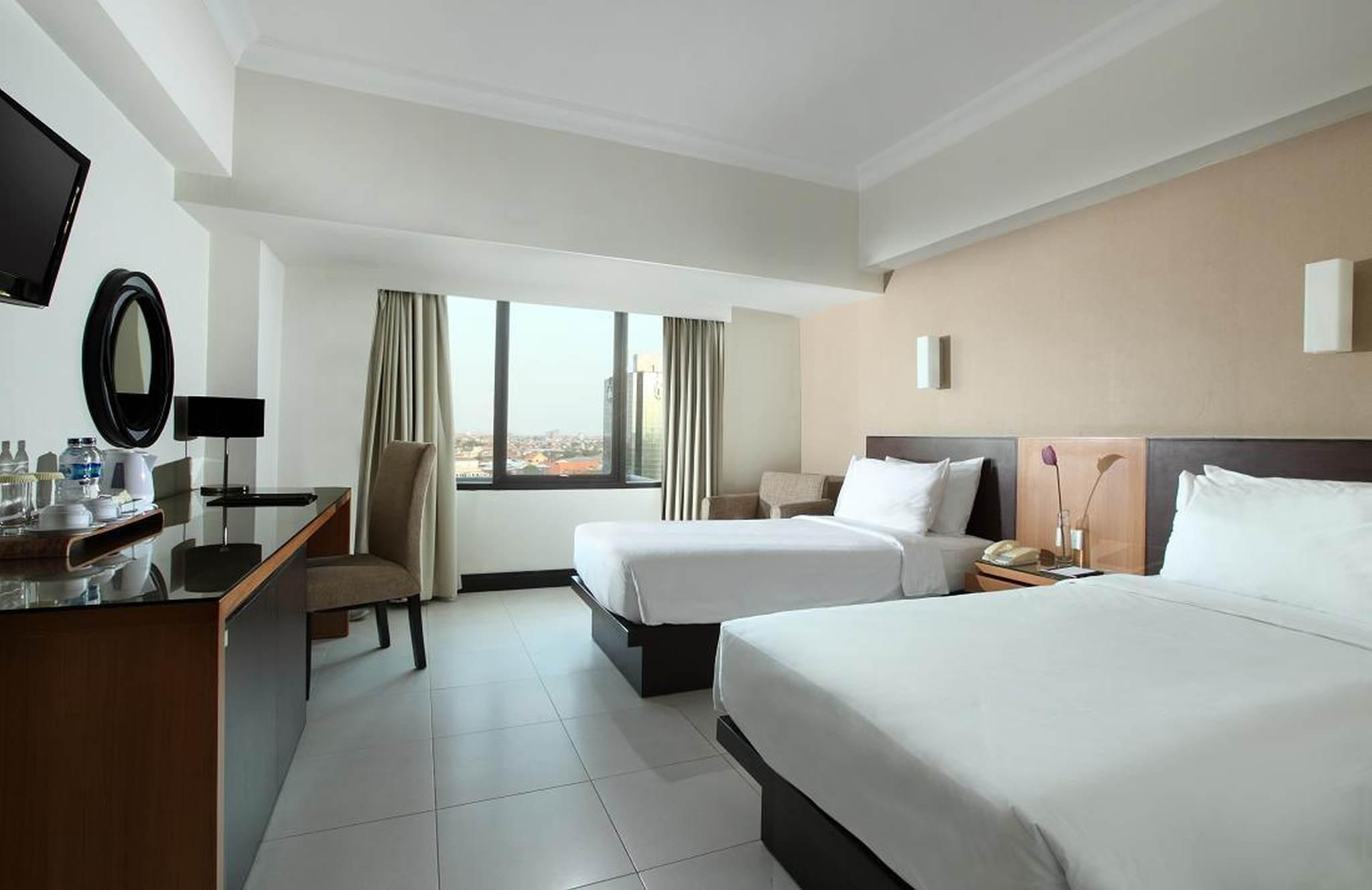 Hotel Santika Pandegiling - Surabaya Exterior photo