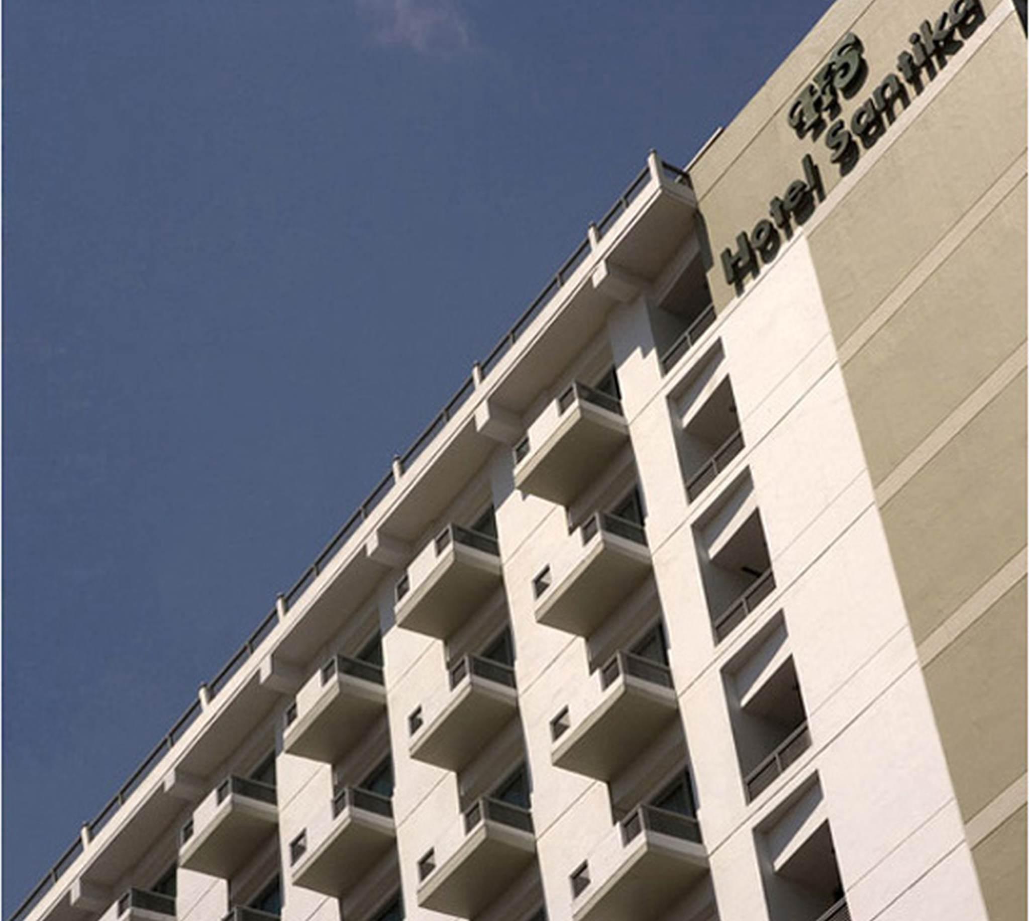 Hotel Santika Pandegiling - Surabaya Exterior photo