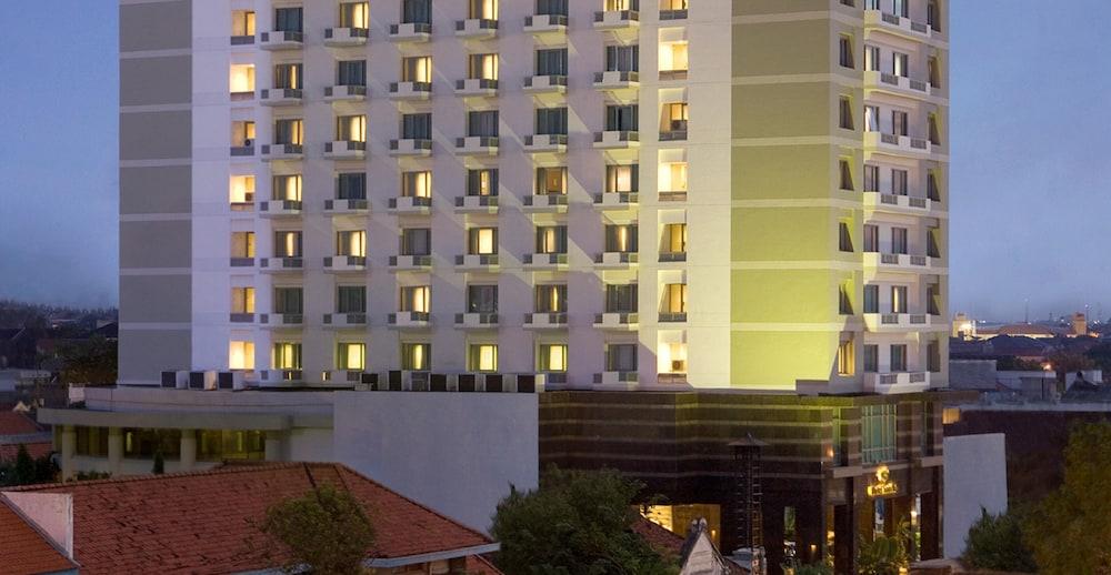 Hotel Santika Pandegiling - Surabaya Exterior photo