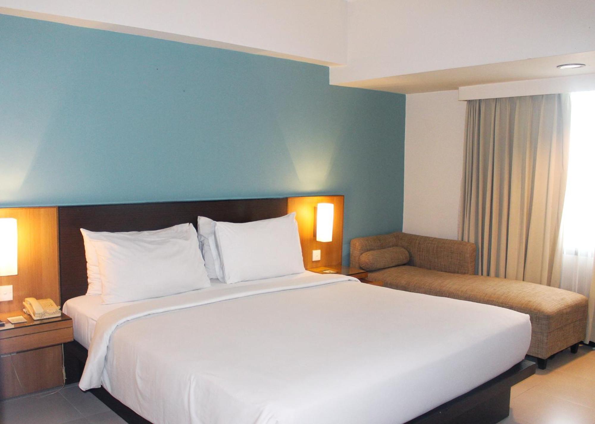 Hotel Santika Pandegiling - Surabaya Exterior photo