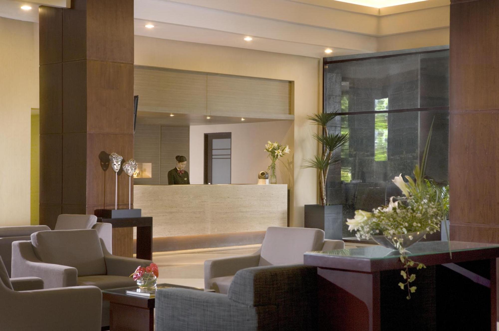 Hotel Santika Pandegiling - Surabaya Exterior photo