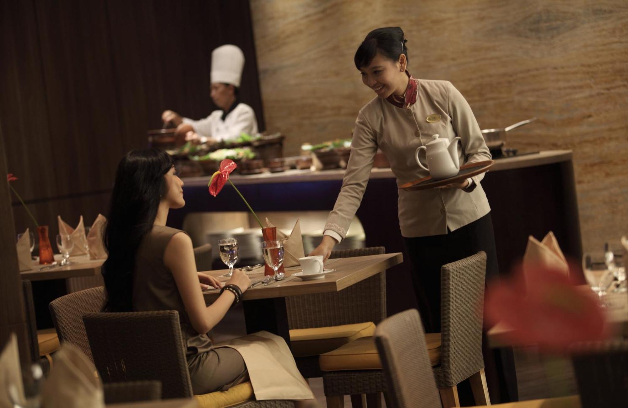 Hotel Santika Pandegiling - Surabaya Restaurant photo