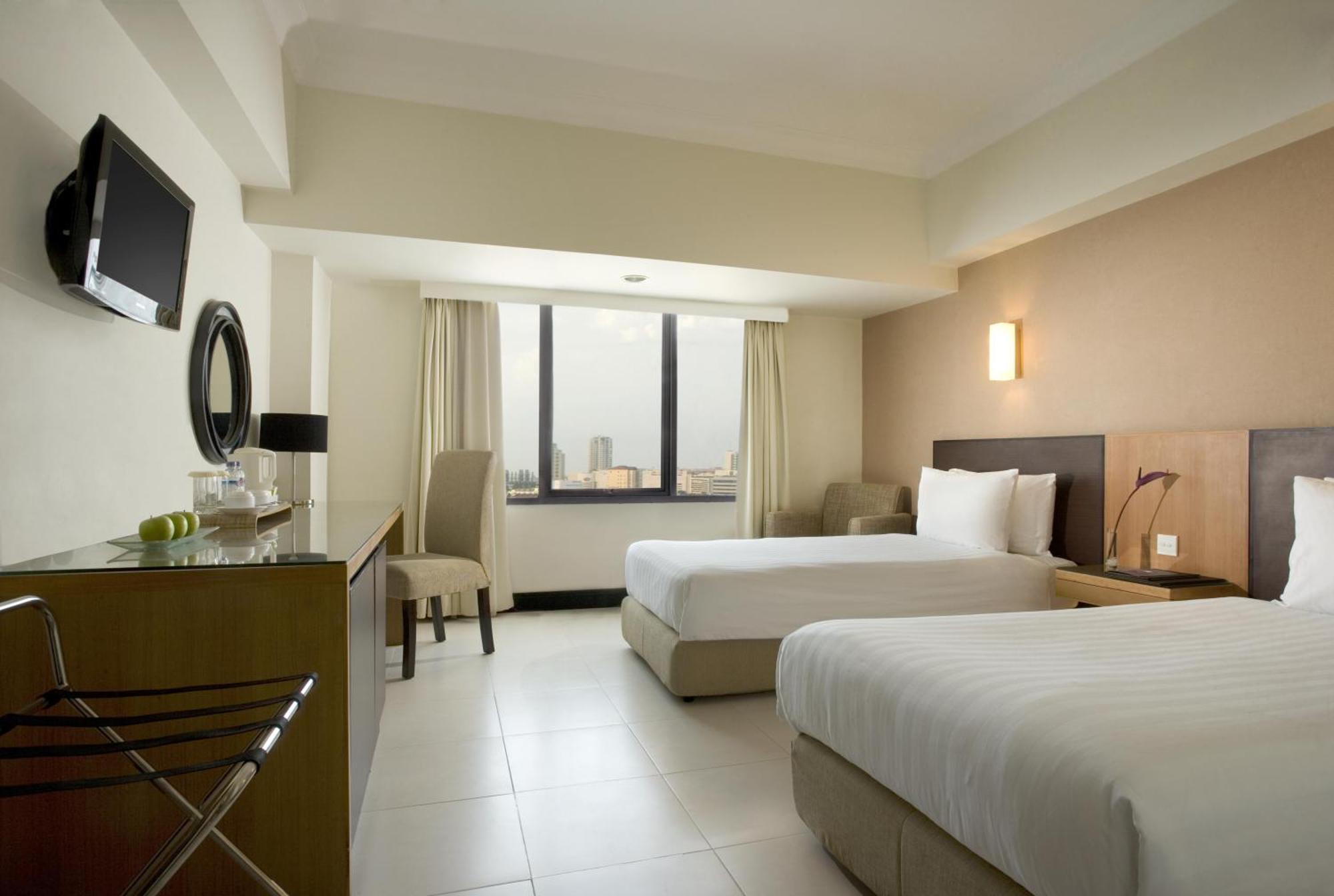 Hotel Santika Pandegiling - Surabaya Exterior photo