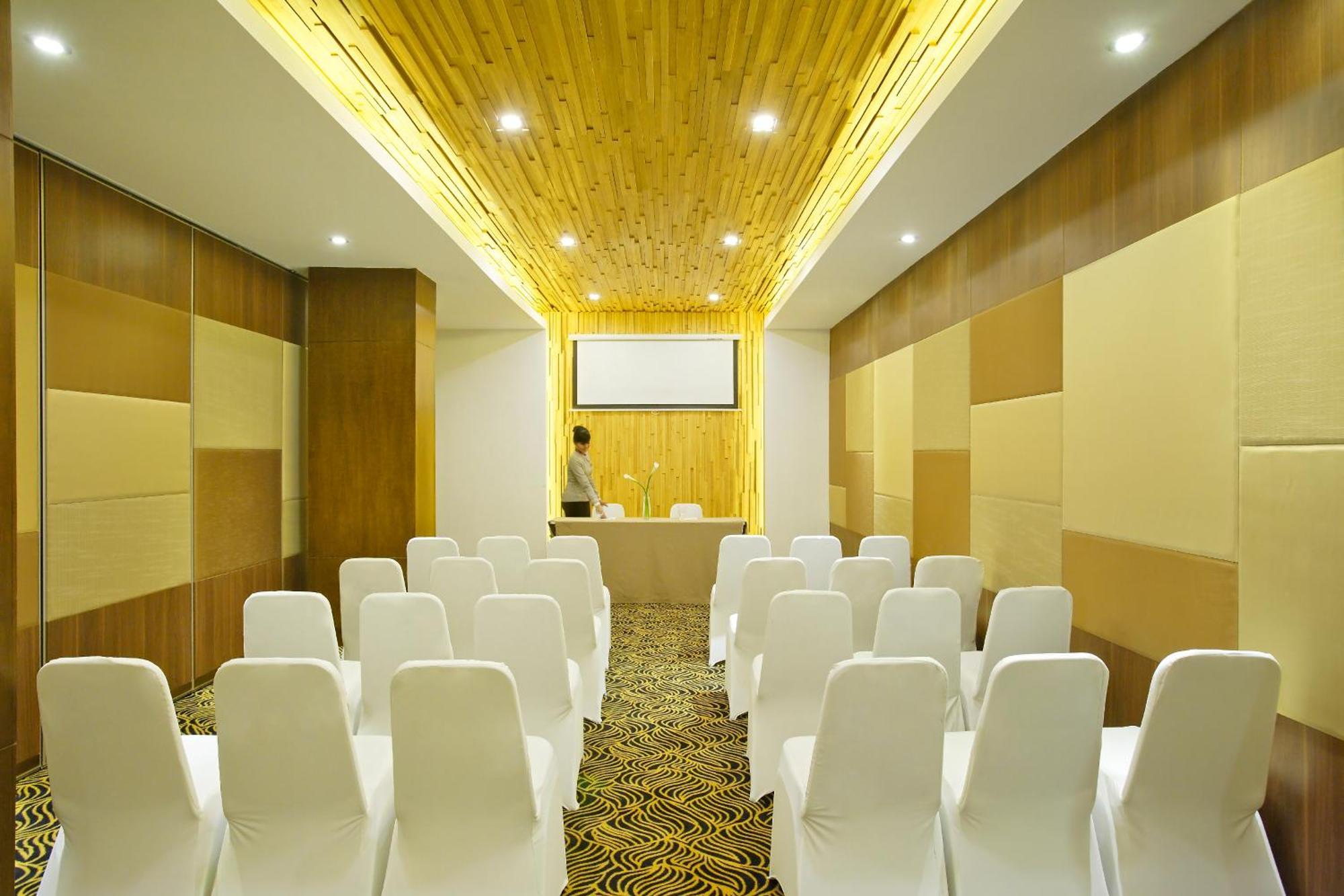 Hotel Santika Pandegiling - Surabaya Exterior photo