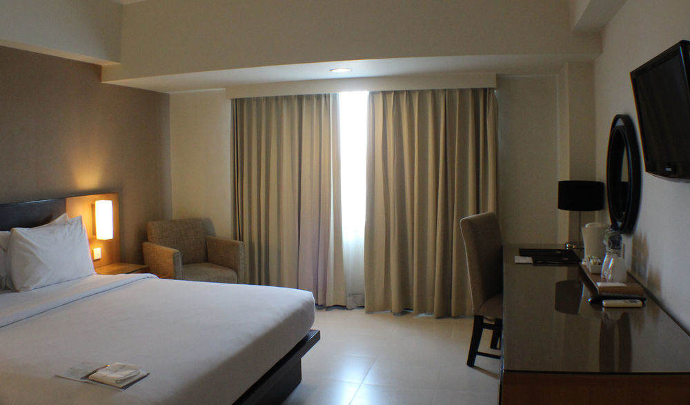 Hotel Santika Pandegiling - Surabaya Exterior photo