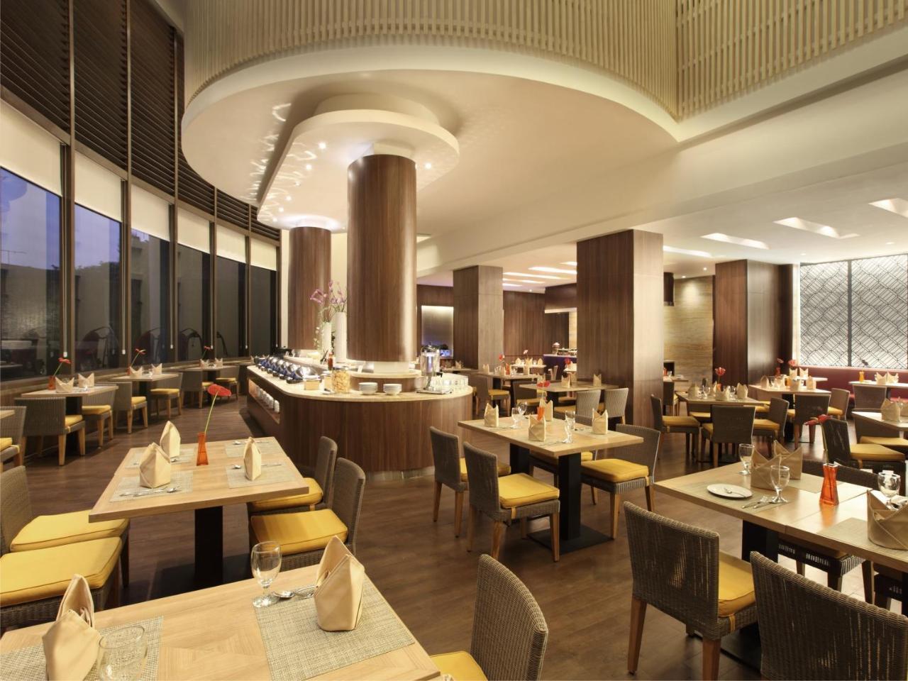 Hotel Santika Pandegiling - Surabaya Exterior photo